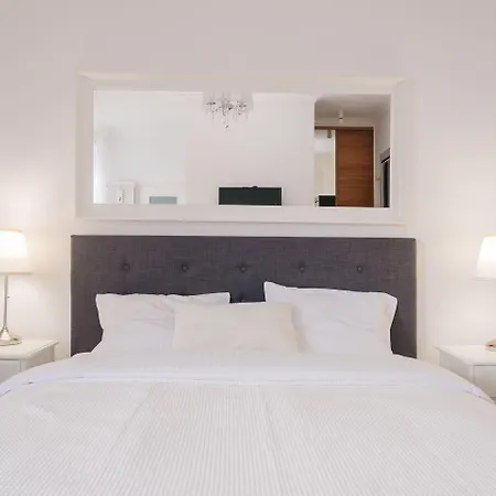 Plac Konstytucji By Bookinghost * Varşova