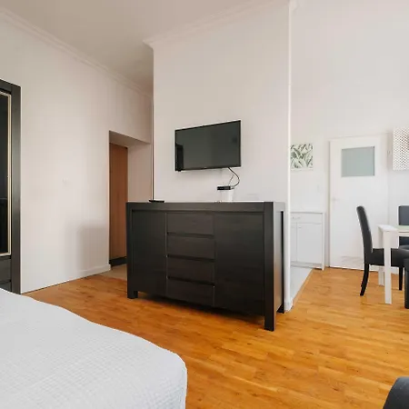 Plac Konstytucji By Bookinghost Varşova