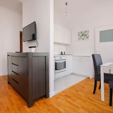 Plac Konstytucji By Bookinghost Apartman *