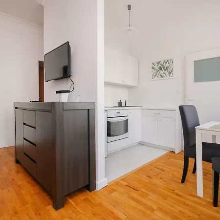 Plac Konstytucji By Bookinghost