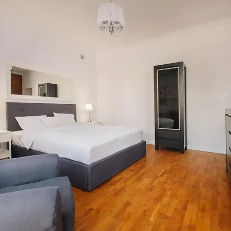 Plac Konstytucji By Bookinghost Varsó