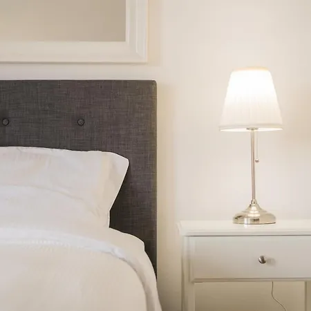 Plac Konstytucji By Bookinghost Varşova