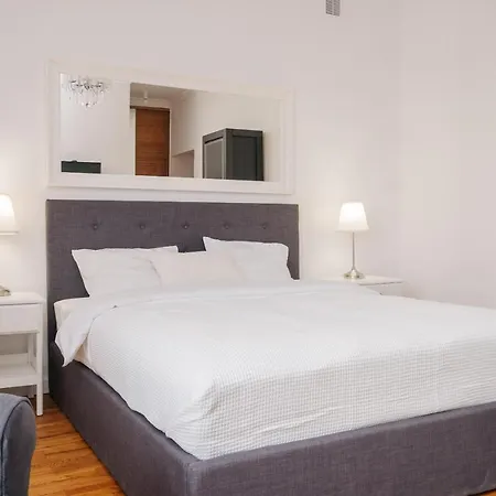 Plac Konstytucji By Bookinghost * Varsó