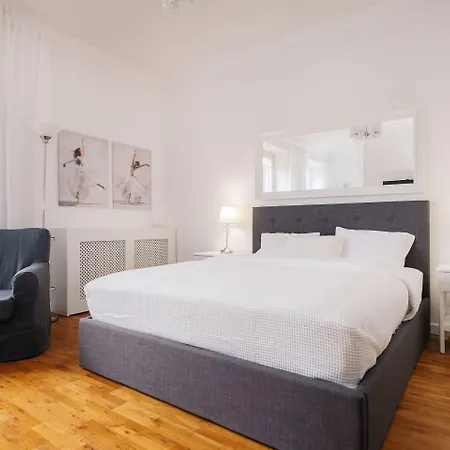 Plac Konstytucji By Bookinghost Appartement *