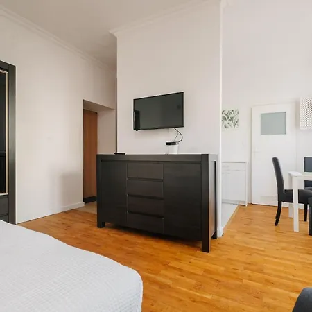Plac Konstytucji By Bookinghost Appartement *